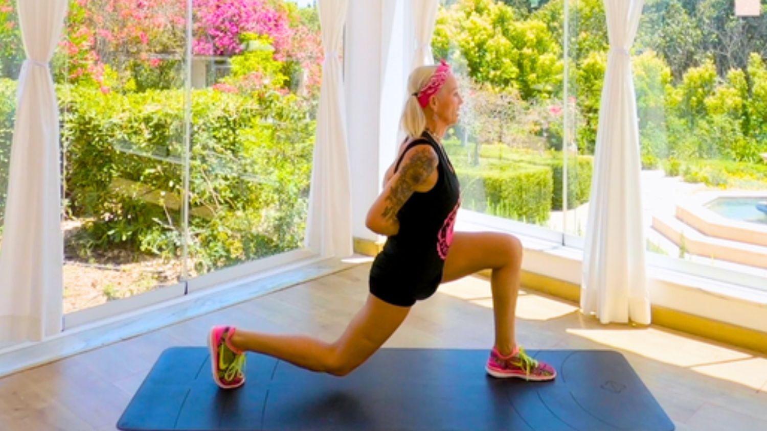Lisa Marie demonstrating a Transform Your Life session